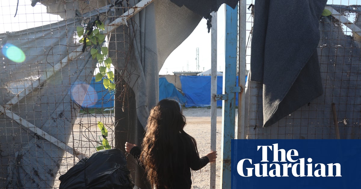 Charges flagged as women and children from IS-linked families set to fly from Syria to Australia