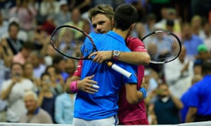 Stan Wawrinka和Novak Djokovic在法拉盛梅多斯的比赛结束时拥抱