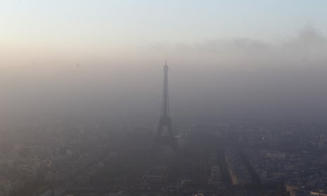 Paris in pollution smog