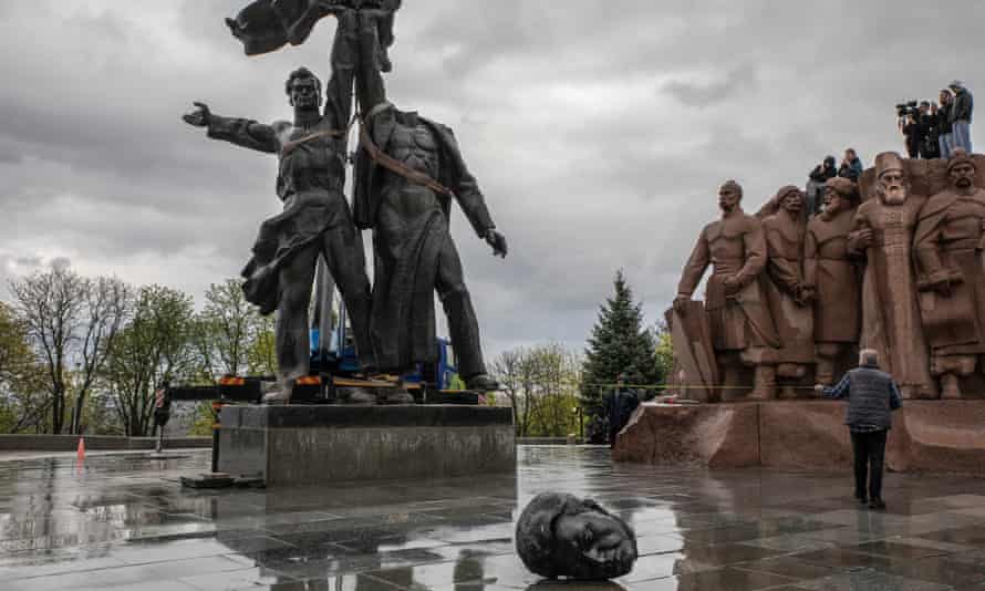 Removal of the statue commemorating Ukraine - Russia friendship