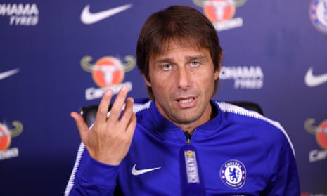 Antonio Conte makes his point during a press conference
