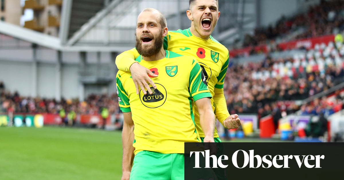 Teemu Pukki’s penalty beats Brentford to secure Norwich’s first league win