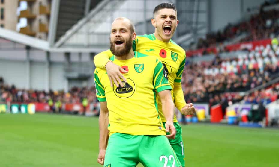 Teemu Pukki celebrates scoring Norwich’s second goal against Brentford with a penalty.