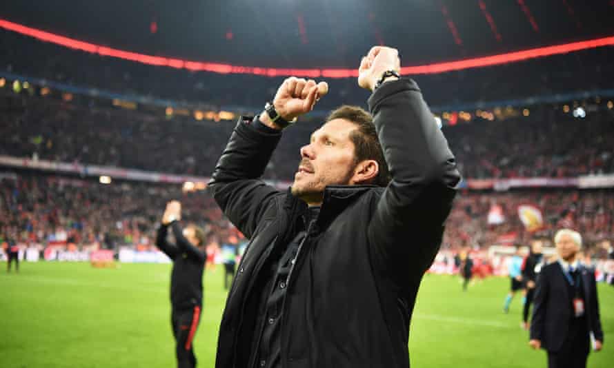Diego Simeone célèbre après le coup de sifflet final après que son équipe de l'Atlético ait battu le Bayern Munich en demi-finale de la Ligue des champions 2016.