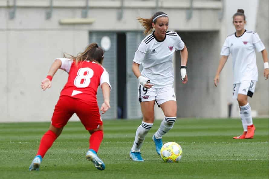 Kosovare Asllani, one of Tacón’s summer signings, in action.