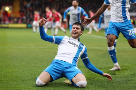 Spence of Barrow AFC گلزنی را مقابل رکهام جشن گرفت.