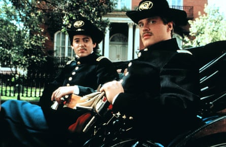 Cary Elwes (right) with Matthew Broderick in Glory.