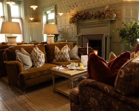 Sofas with tea at the William Cecil