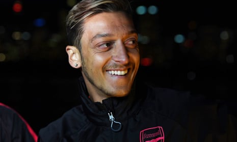 Mesut Özil, pictured in Australia with Arsenal, said that if Alexis Sánchez were sold ‘it would be a setback to winning the title’.