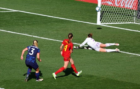 Stefanie van der Gragt hammers home the Dutch equaliser.