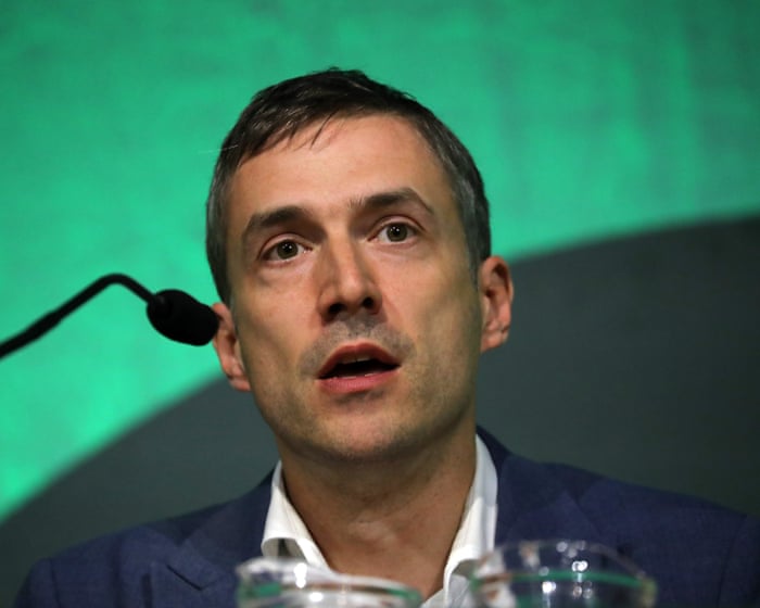 Ex-Greens co-leader urges council groups to reject Zionism policy
