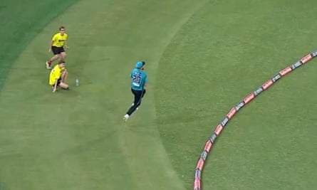 Brisbane Heat’s Michael Neser controversially dismisses Jordan Silk of the Sydney Sixers during the Big Bash.