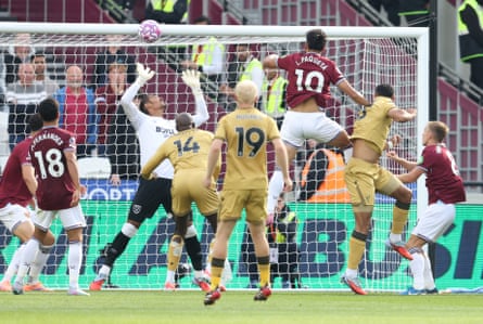 West Ham defend a corner against Crystal Palace.