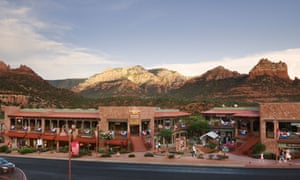 Wideangle view of mountains and shops in the town of Sedona, Arizona, US.