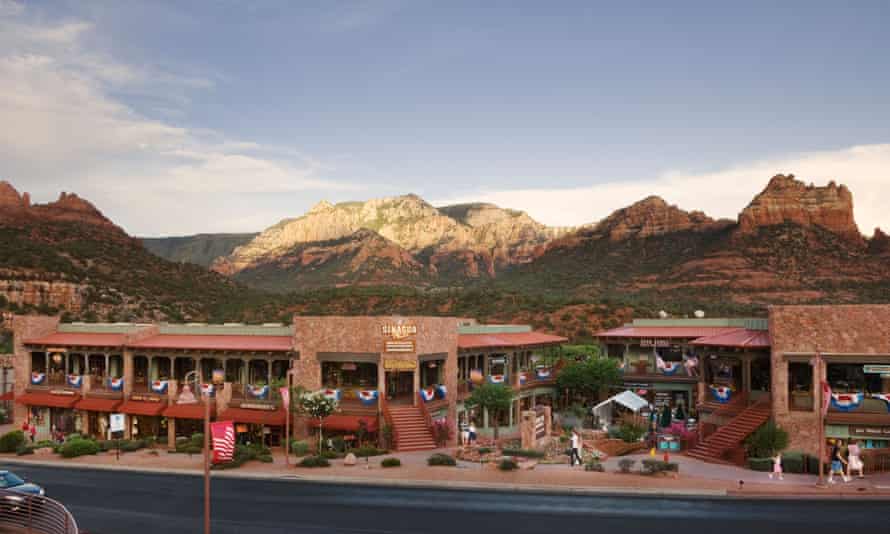 Wideangle view of mountains and shops in the town of Sedona, Arizona, US.