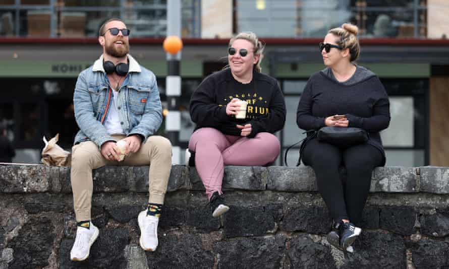 People enjoy their coffee at Kohimarama Beach on September 22, 2021 in Auckland, New Zealand.