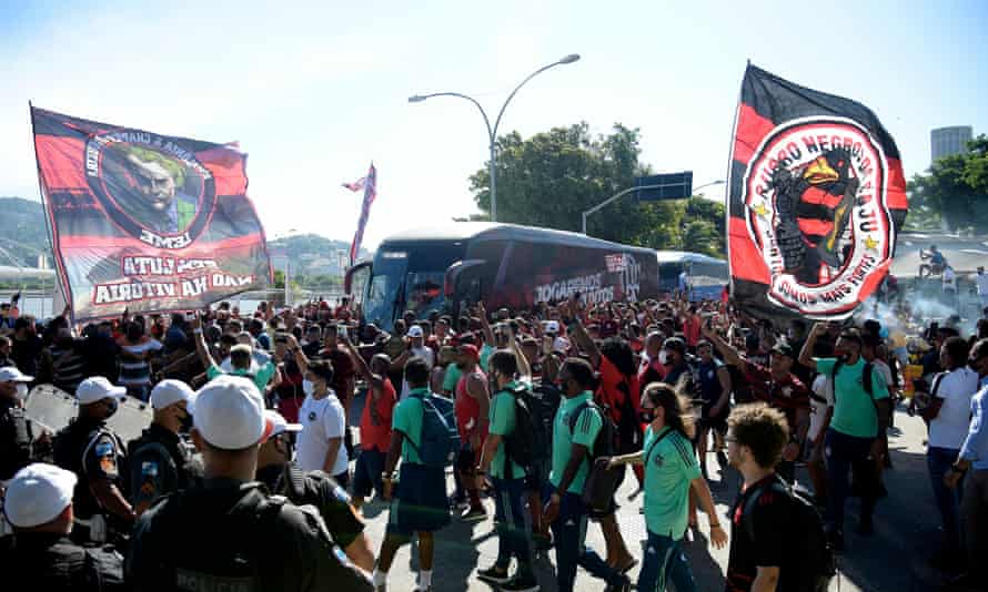 A torcida do Flamengo saiu duro nesta semana para se despedir de seu time antes do jogo contra o São Paulo.