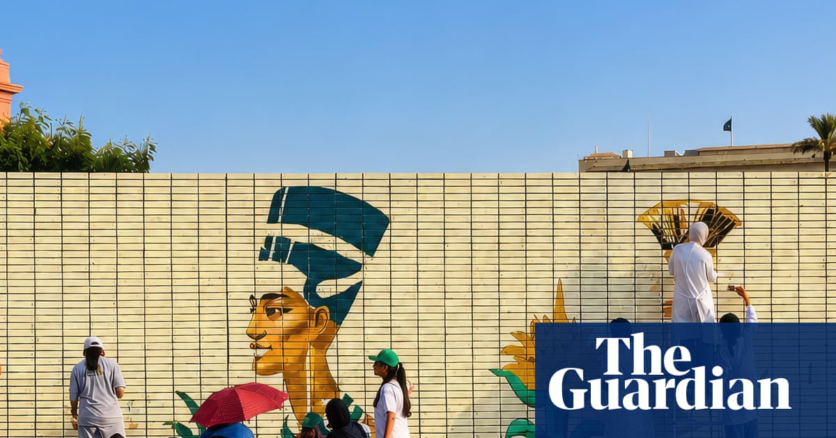Row erupts over Cairo mural depicting Tutankhamun and Nefertiti with dark skin