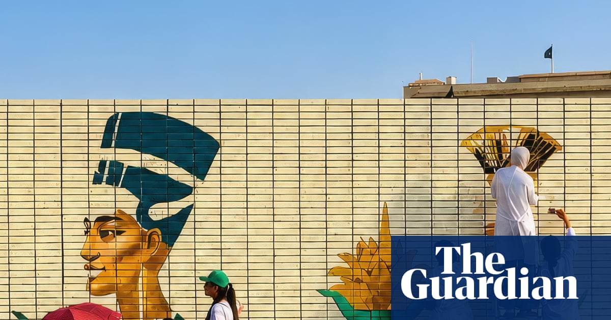 A mural depicting Tutankhamun and Nefertiti in Cairo’s Tahrir Square