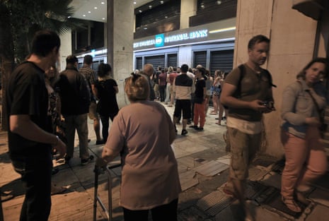 People queue up to withdraw money from an ATM outside a branch of Greece’s National Bank in Athens, Greece, 28 June 2015.