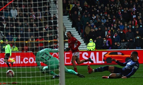 Swindon Town’s striker Harry McKirdy shoots past Manchester City’s goalkeeper Zack Steffen to score .