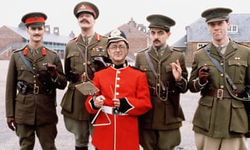 Tim McInnerny, Stephen Fry, Tony Robinson, Rowan Atkinson and Hugh Laurie in army uniforms