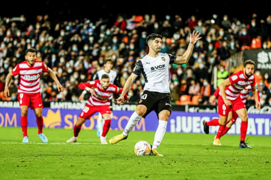 Granada shed no tears for Moreno, the man who lost his battle with a shadow | Granada CF 2 Carlos Soler of Valencia scores from the penalty spot against Granada.
