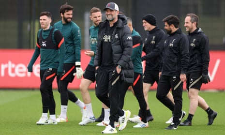 Jürgen Klopp leads his players out for their final training session before their Champions League semi-fn al first leg against Unai Emery’s Villarreal. 