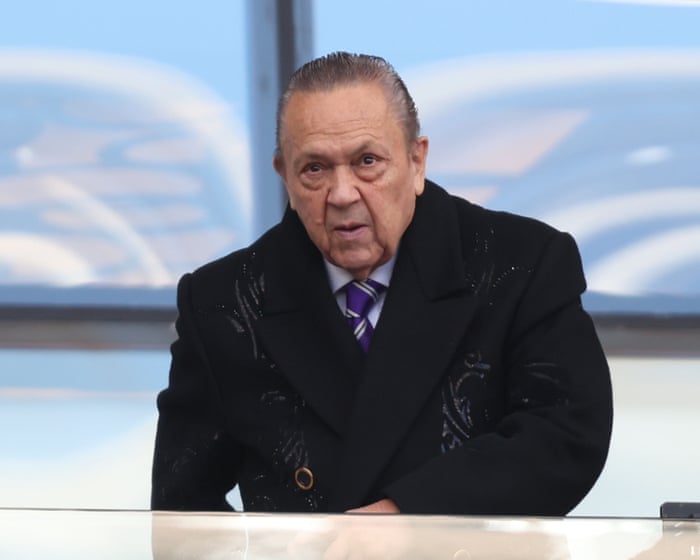 David Sullivan steps down at West Ham to fight claims about private life