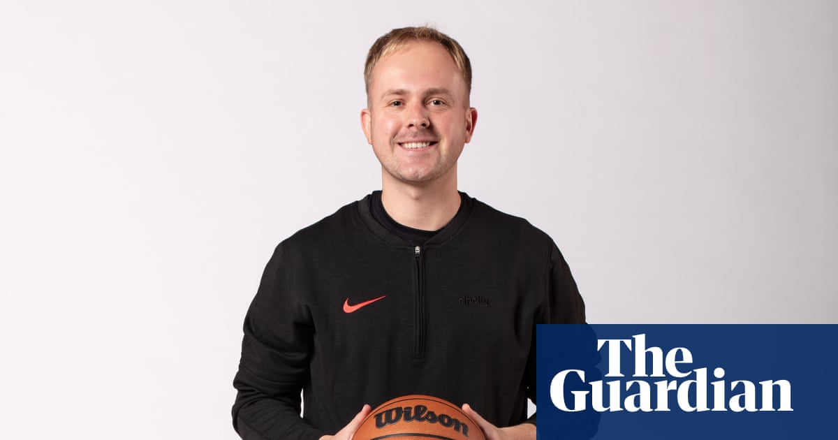 Alex Samara: how a 30-year-old Englishman became an WNBA head coach