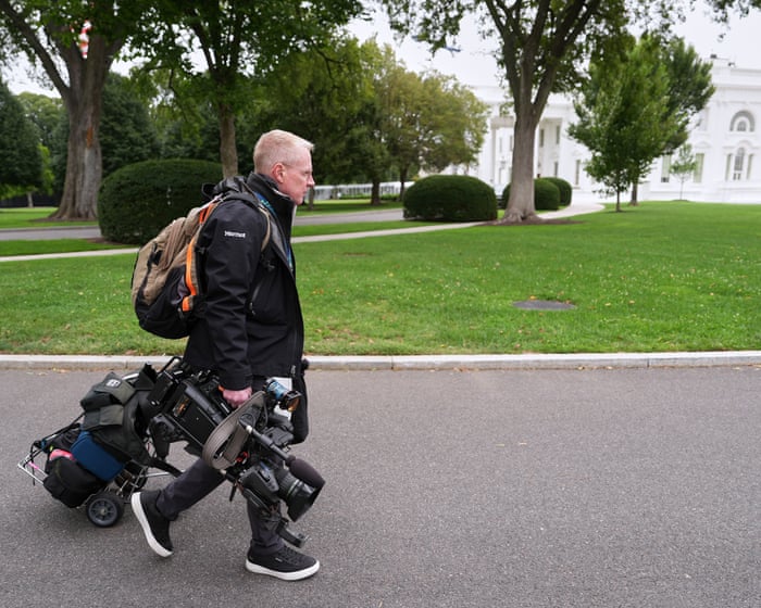 La Maison Blanche contrainte de rétablir l'accès de CNN, MS Now et Politico