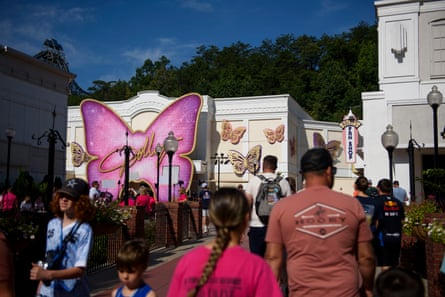 Guests attend Dollywood theme park on August 26, 2026 in Pigeon Forge, Tennessee. Fans of Dolly Parton have gathered at Dollywood, the beloved theme park she helped create, after she died at the age of 80.