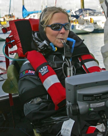 Hilary Lister in 2005 testing the steering mechanism of straws on which she relied for her cross-Channel voyage.