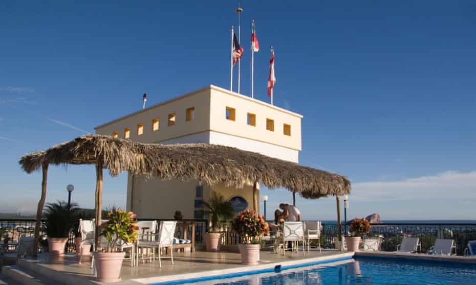 Dive bar … the pool and drinks area at Posada Freeman, Mazatlán., Sinaloa, Mexico