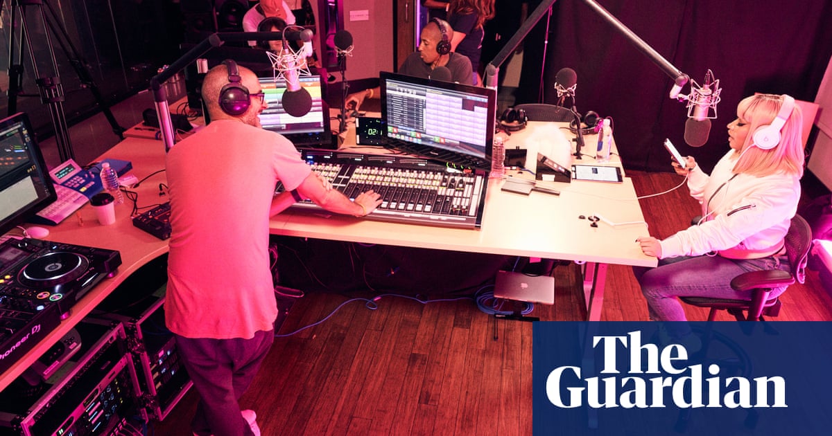 Beats In The Trap Nicki Minaj S Queen Show Is Radio S Chaotic