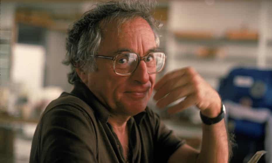 Walter Bernstein, a screenwriter who was blacklisted by Hollywood because of his views on communism, has died. 