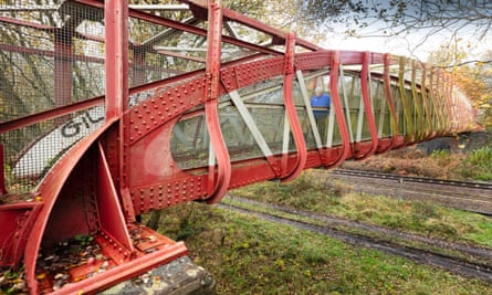 La pasarela ferroviaria Deep Pit en Hindley, Wigan.