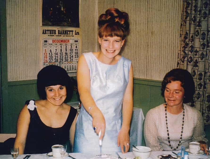 Ruth Shaw (left) in 1965, celebrating her sister Jill’s 21st birthday with their mother.