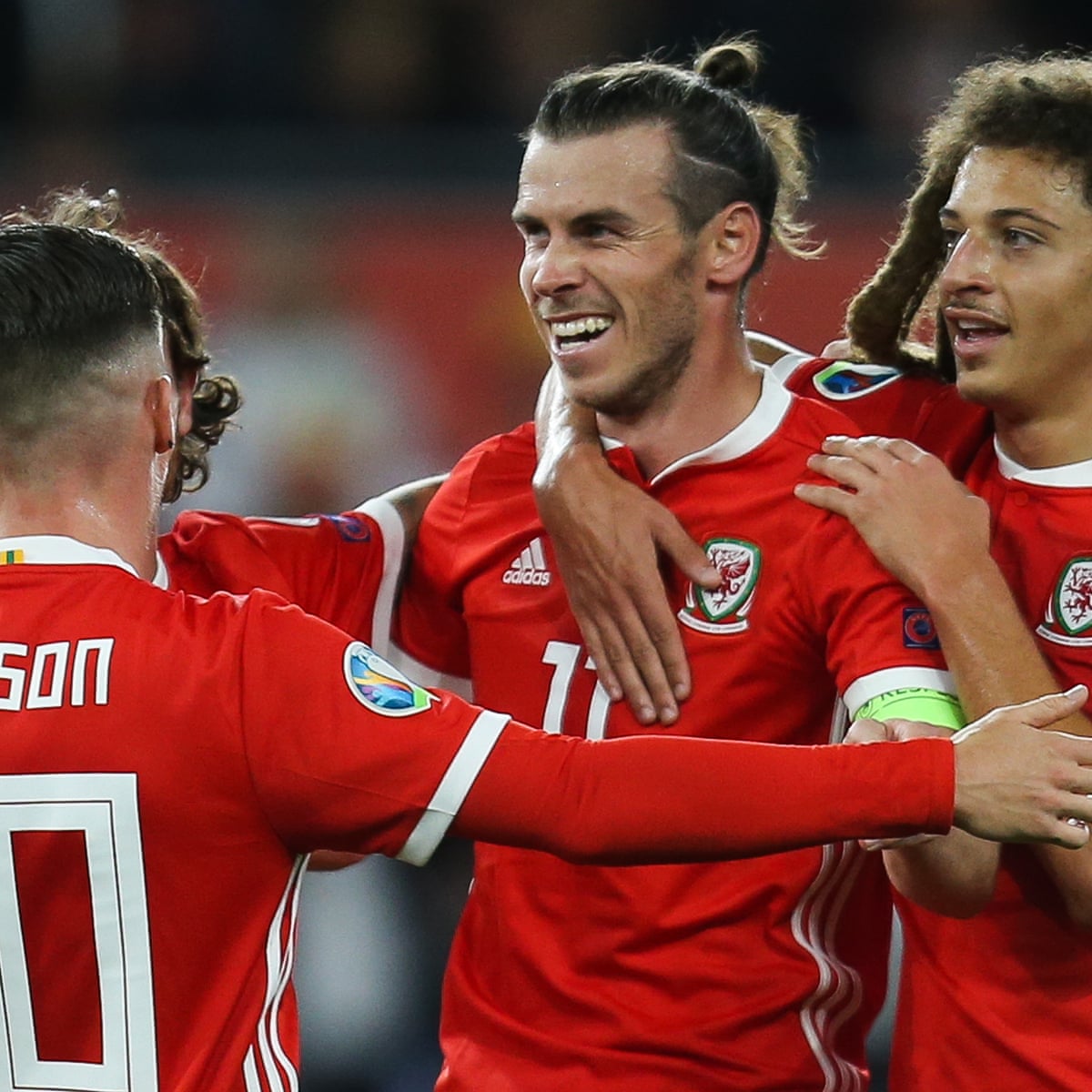 Gareth Bale S Winner Against Azerbaijan Keeps Wales Euro Dreams Alive Euro Qualifying The Guardian
