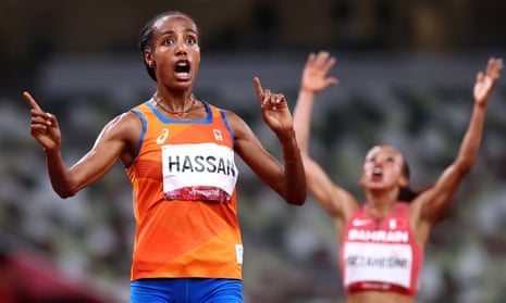 Sifan Hassan finishes ahead of Kalkidan Gezahegne of Bahrain in the women’s 10,000m final on Saturday.