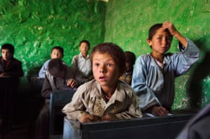 Crianças da escola Hazara da quinta série.  Bamiyan, Afeganistão, 2007.