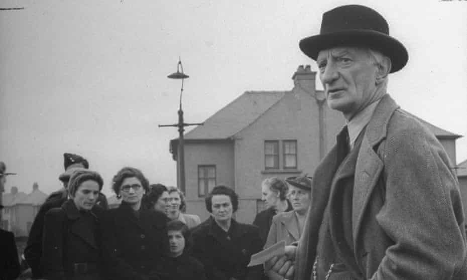 William Beveridge addressing a group of housewives