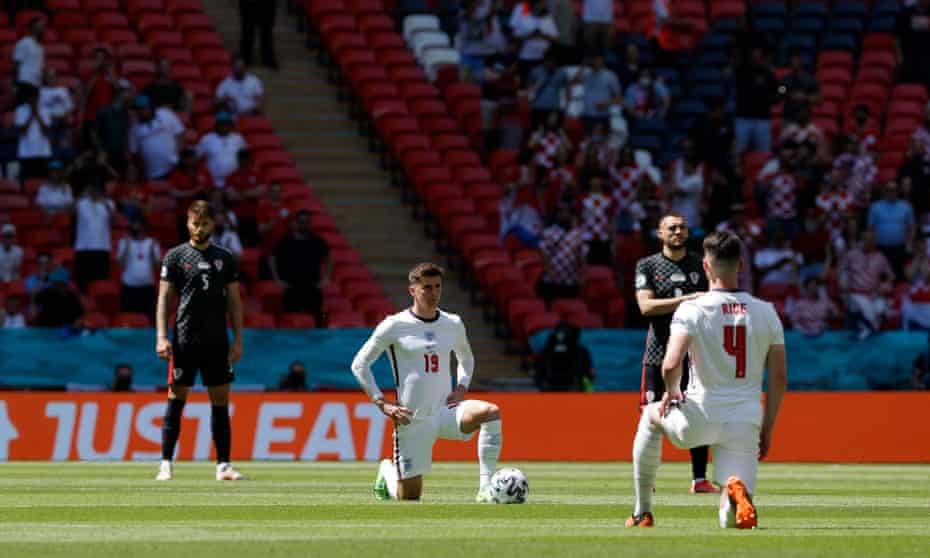 Boos Drowned Out By Applause As England Players Take Knee At Wembley England The Guardian Boos Drowned Out By Applause As England Players Take Knee At Wembley England The Guardian