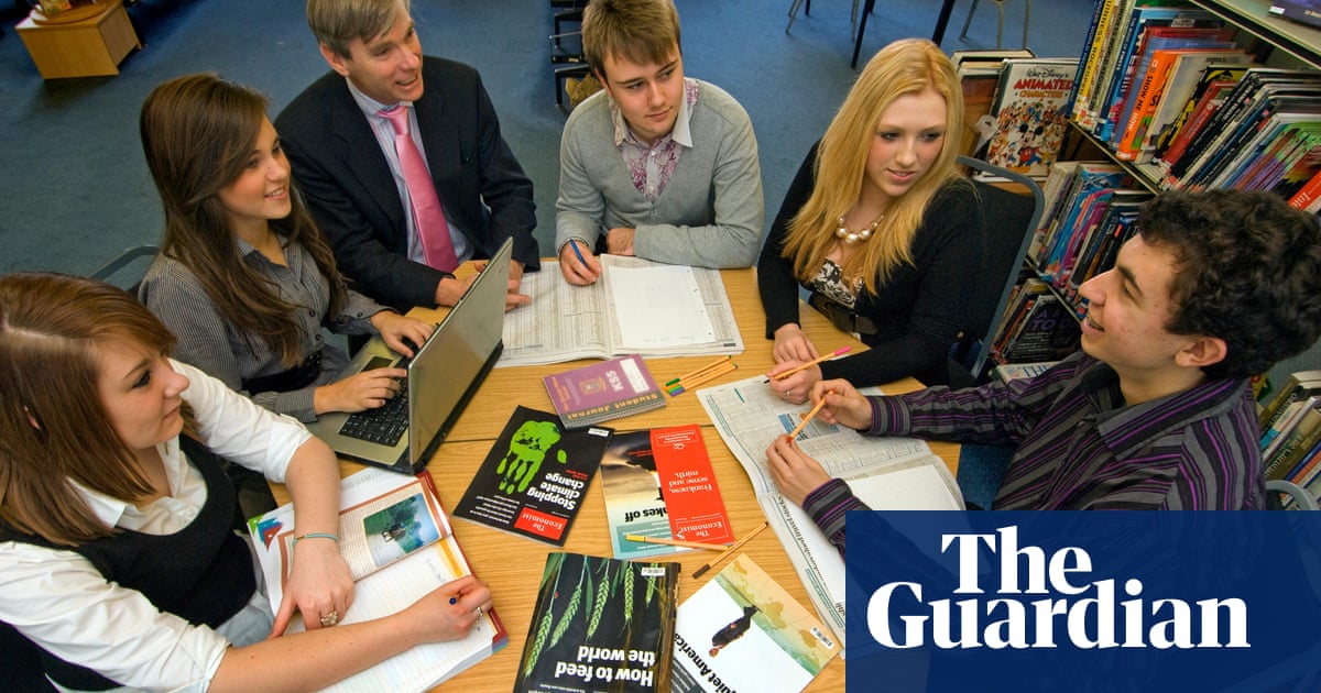 Bank of England backs scheme to put more economics teachers into state schools Bank of England backs scheme to put more economics teachers into state schools