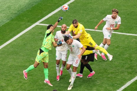 Maxime Crepeau dives in