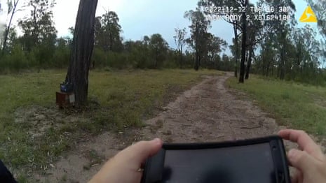 Camerabeelden tonen politieagent die onder vuur vlucht tijdens schietpartij in Wieambilli - video