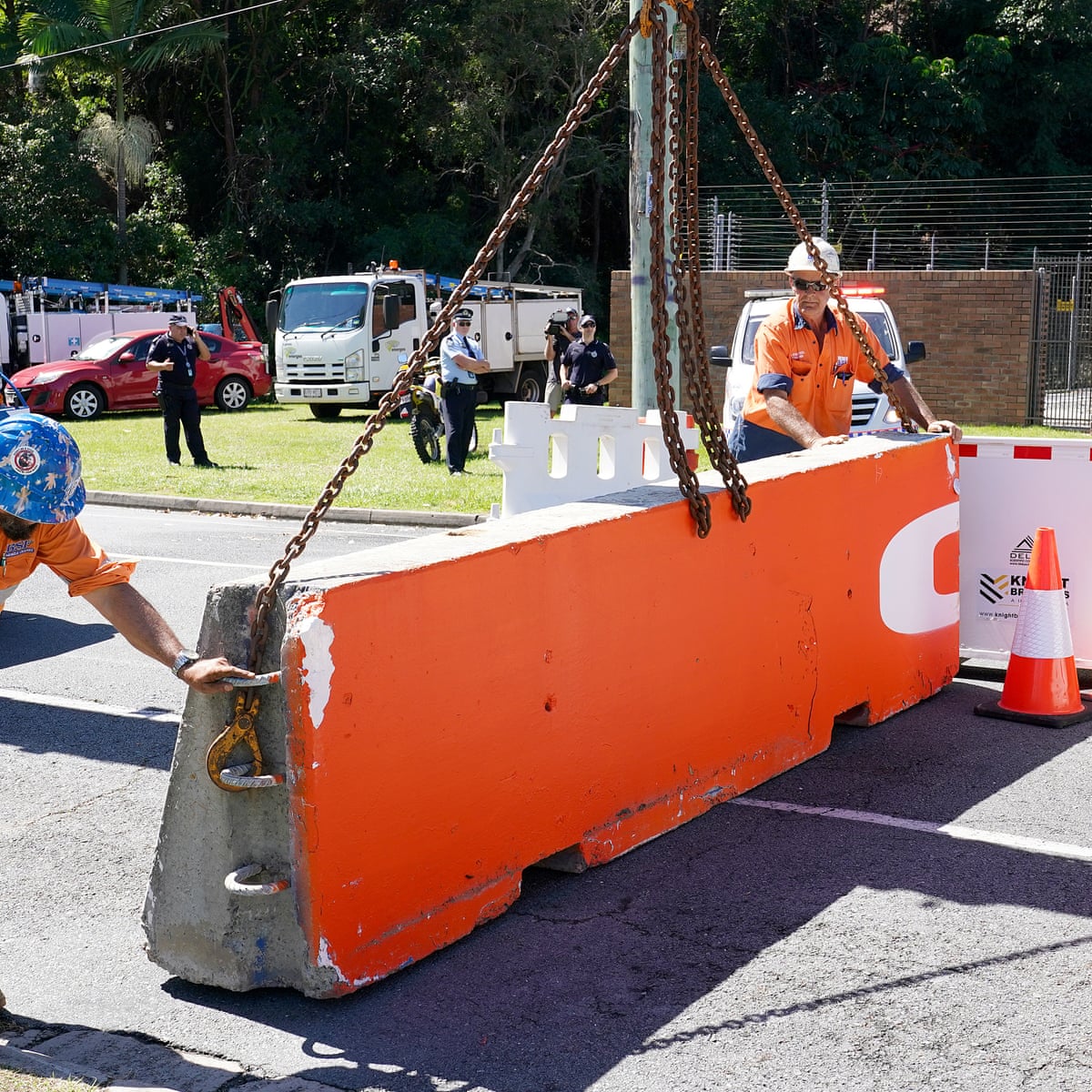 Queensland Nsw Border Residents Divided As Police Say Delays Will Continue For Months Queensland The Guardian