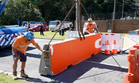 Queensland Nsw Border Residents Divided As Police Say Delays Will Continue For Months Queensland The Guardian