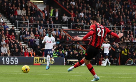 Brighton v Chelsea, Newcastle v Aston Villa: Premier League – live | Premier League 5 Bournemouth's Kieffer Moore curls the ball into the net to open the scoring against Tottenham.