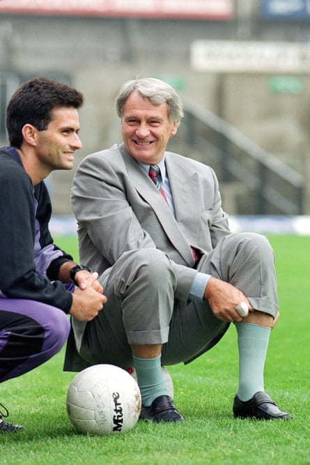 Mourinho with Bobby Robson at Sporting Lisbon in 1992.